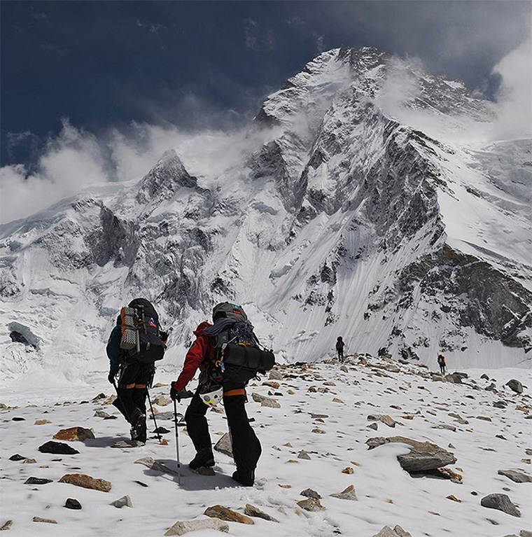 Y un día, Hyundai — foto 9